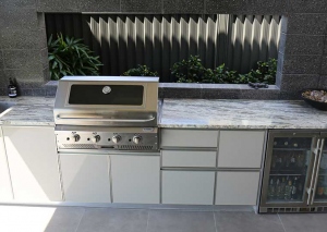 Huge-Kitchen-appliance-cabinet15